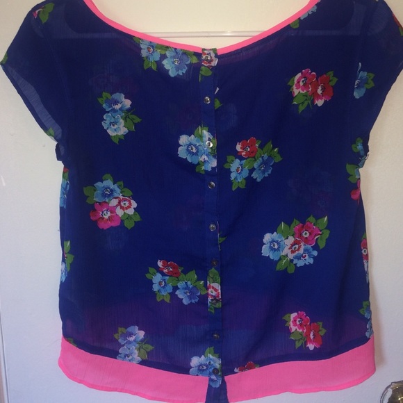 Hollister floral crop top!! size XS! - Picture 3 of 3