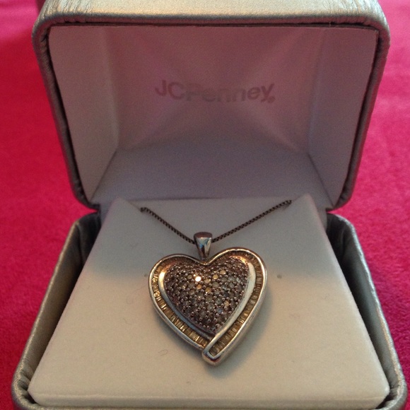 💫 SALE 💫 1 Ct Silver Heart necklace w/sparkle