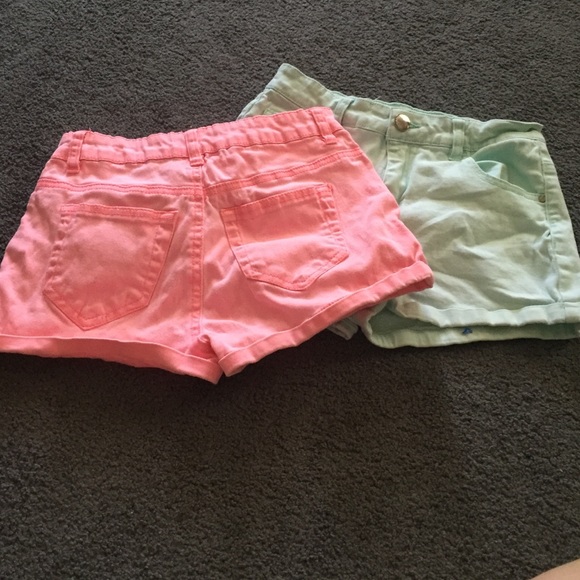 Shorts - Picture 2 of 4