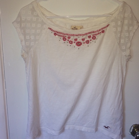 Hollister white with Coral flower shirt! XS - Picture 1 of 3