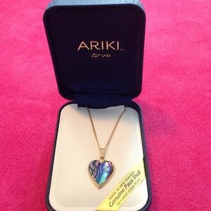 Never worn Ariki gold heart necklace