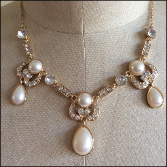 Faux Pearl And Rhinestone Necklace - Picture 2 of 4