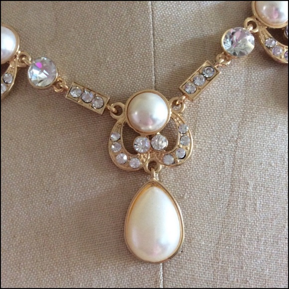 Faux Pearl And Rhinestone Necklace - Picture 3 of 4
