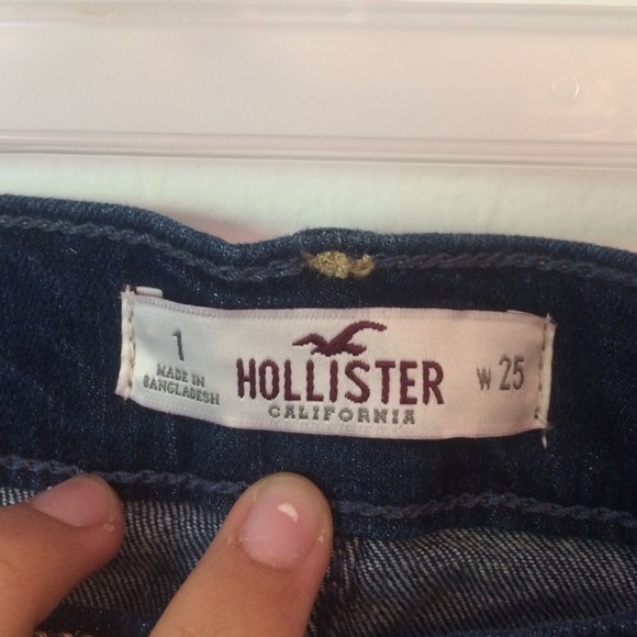 Hollister dark wash shorts! size 1. - Picture 2 of 3