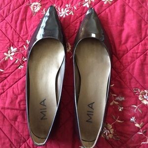 Metallic pointed toe flats