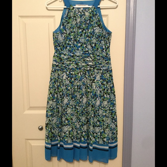 Adorable spring summer flowy dress! Make an offer!