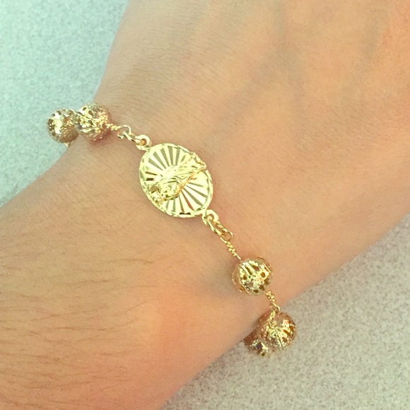 Gold plated bracelet 7in