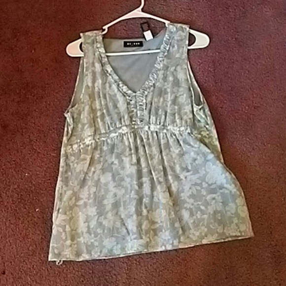 Top - Picture 1 of 1