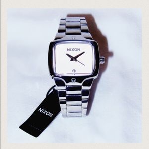 Small Player NIXON watch