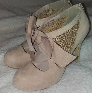 Nude Pumps