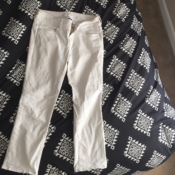 White American Eagle cropped jeans