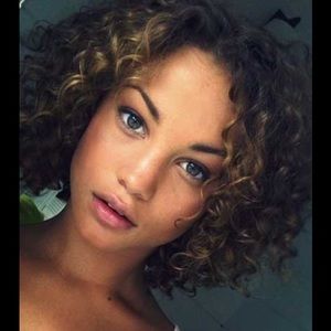 Meet your Posher, Jade