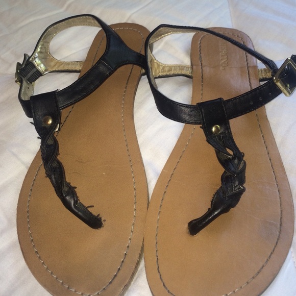 Black buckle sandals! size 8 - Picture 1 of 3
