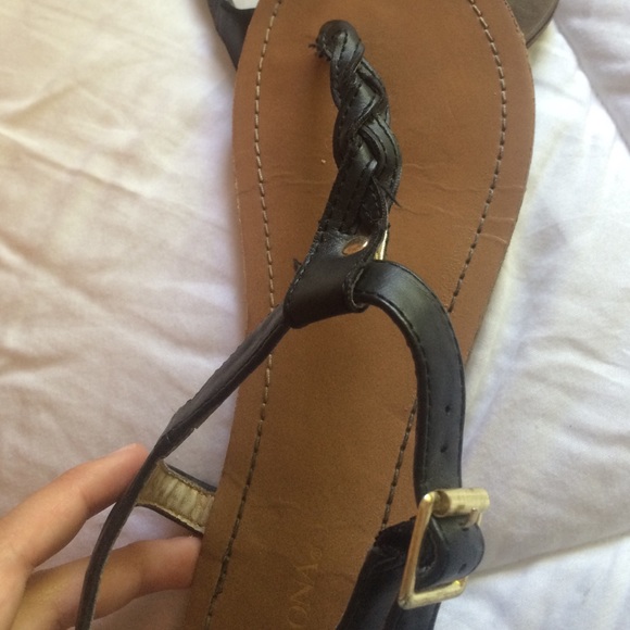 Black buckle sandals! size 8 - Picture 3 of 3