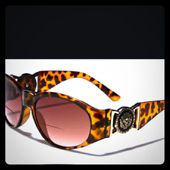 Kleo Oval Sunglasses