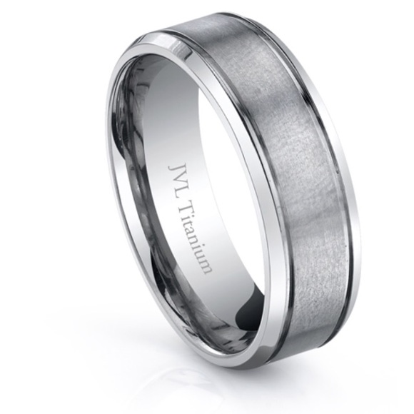 Men's wedding band'