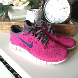 💖Bright Pink Nike Free Running Shoes Size 8.5👣