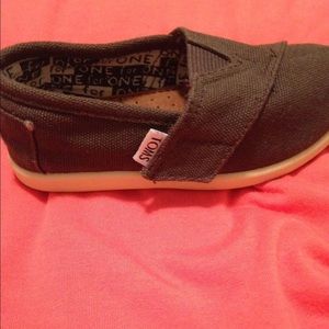Toms in toddler size