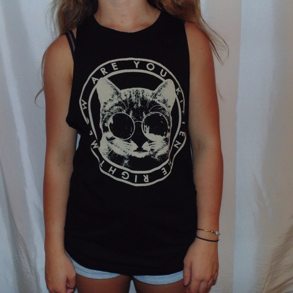 Black graphic muscle tee