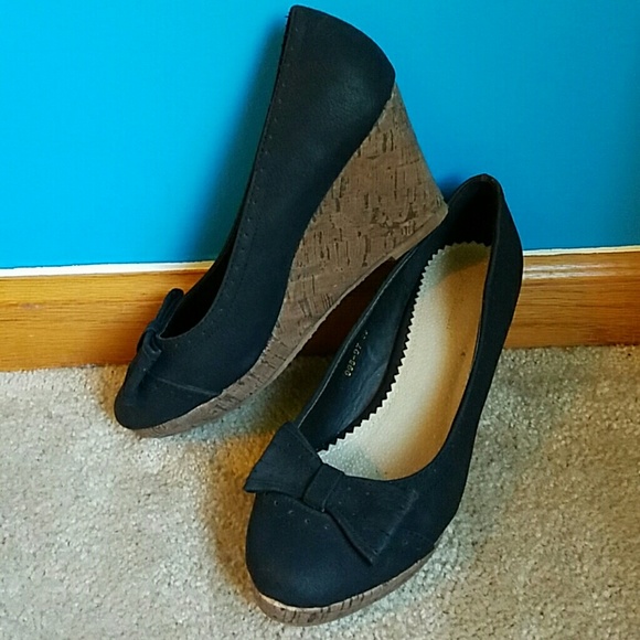 Black wedges, cork heel