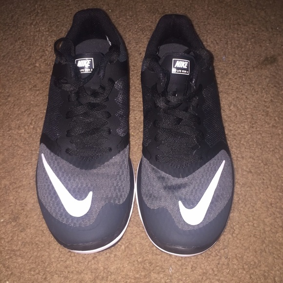 Nike running shoes size 6w
