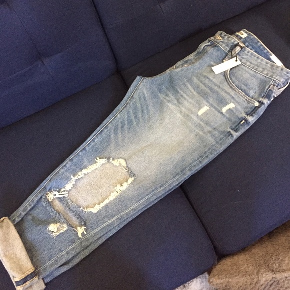 Lovers + Friends Ezra Crop - NWT! PRICE IS FIRM - Picture 2 of 3