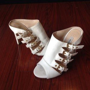 Women's Guess Clarie Buckle Pumps- Sz 5 (M) Used