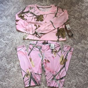 Pink Camo Realtree shirt and leggings