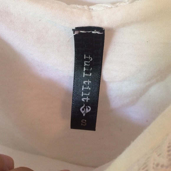 White flowy crop top! Size small! - Picture 2 of 3