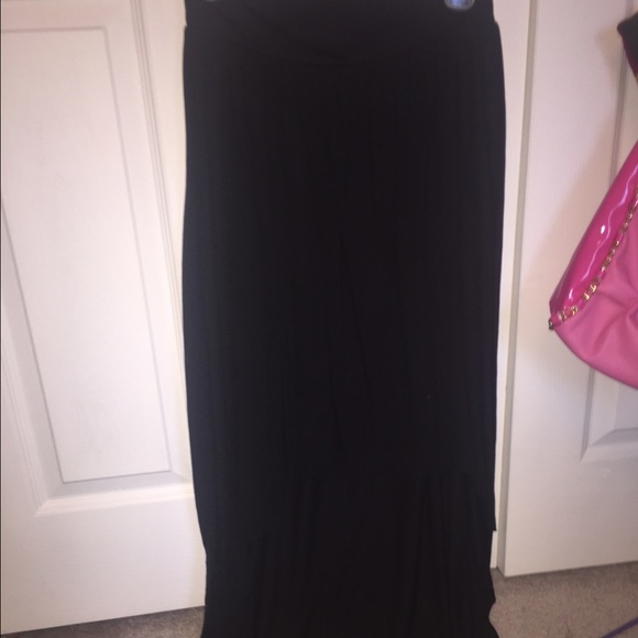 Solid high-low skirt