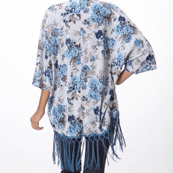 🎀1 SMALL LEFT🎀 Print Cardigan w/ Fringe - Picture 2 of 4