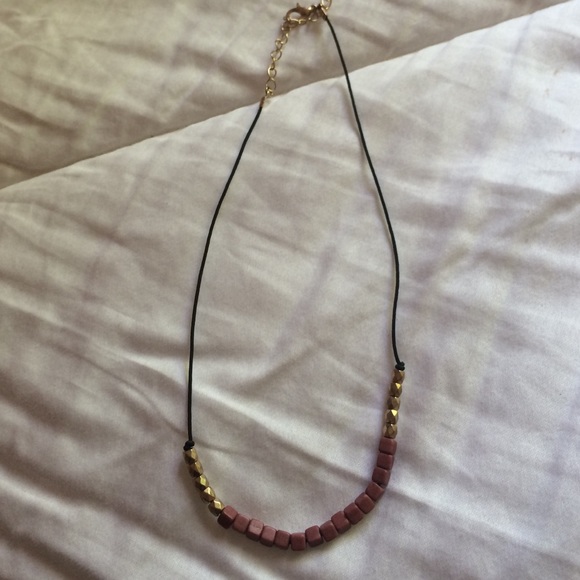 red and gold detail chocker necklace! - Picture 2 of 3
