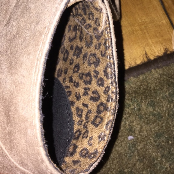 Cute tan boots - Picture 2 of 3