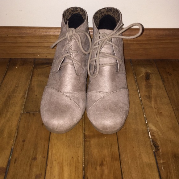 Cute tan boots - Picture 3 of 3