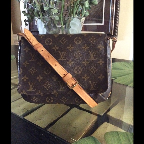 Louis Vuitton Tango Mussette