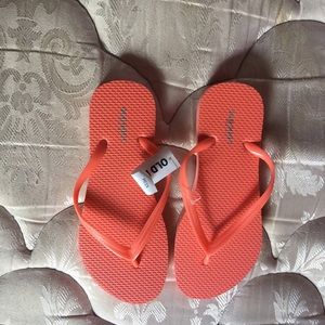 Old navy coral flip flops