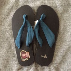 🎉Price Drop! NWT Sanuk Yoga Mat Slippers