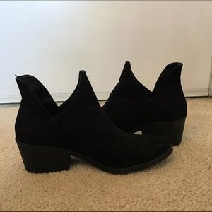 Forever 21 black suede ankle boot