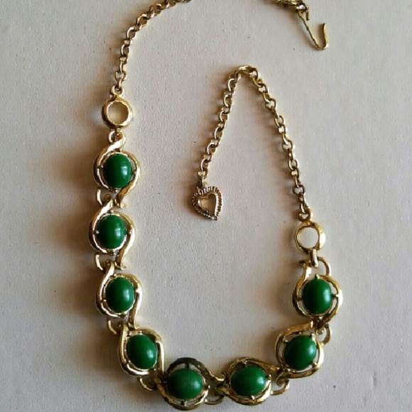 Vintage green stone gold-tone metal necklace