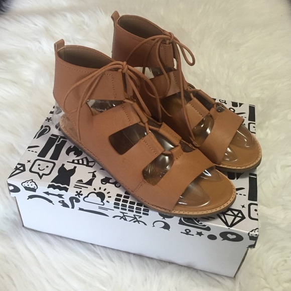 Tan Lace Up Sandals NIB - Picture 4 of 4