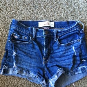 Hollister jean shorts !