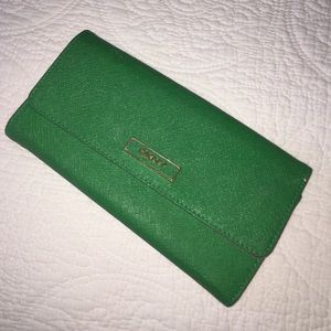 Green wallet