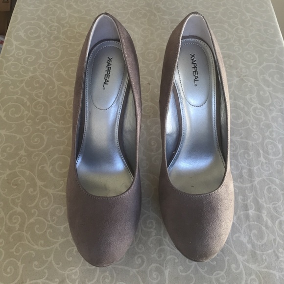 Gray Faux suede pumps
