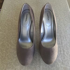 Gray Faux suede pumps