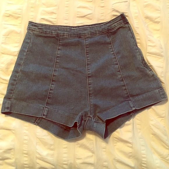 H&M JEAN SHORTS SIZE 26! - Picture 1 of 3