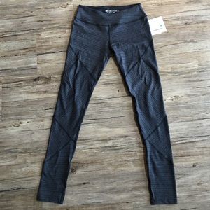 Beyond Yoga Rotated long legging