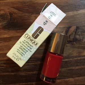 NIB Clinique A Different Nail Enamel in Party Red