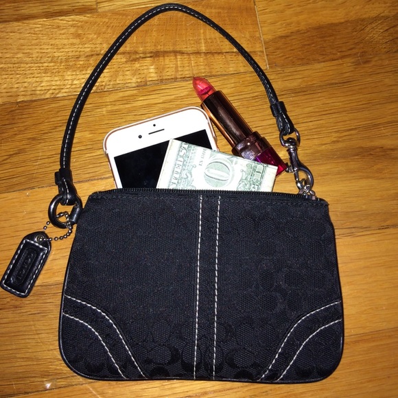 Coach Handbags - COACH wristlet