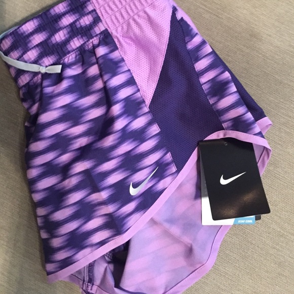 Nike Pants - FLASH SALE!!! No offers. NEW WMNS NIKE SHORTS SML