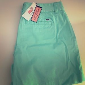 Never worn Vineyard Vines teal shorts